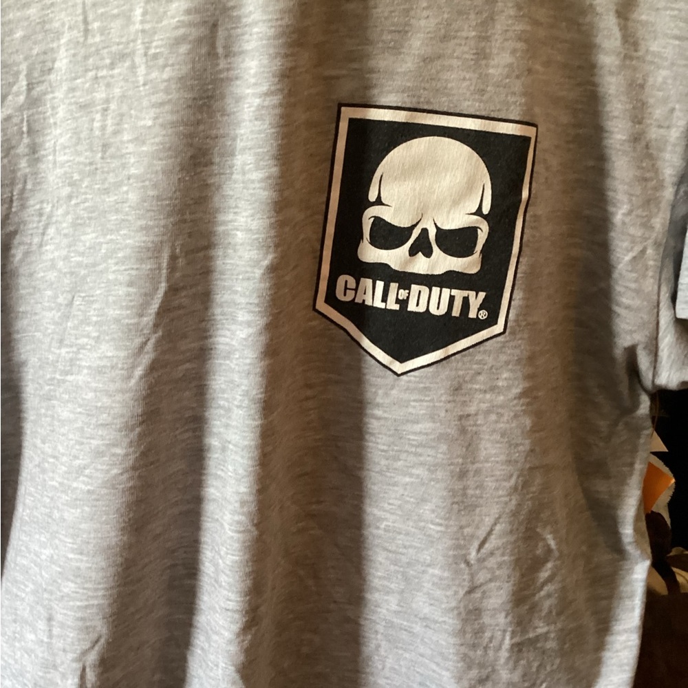 Activision Call Of Duty Men’s Size Medium Gray Cotton Tee in great condition